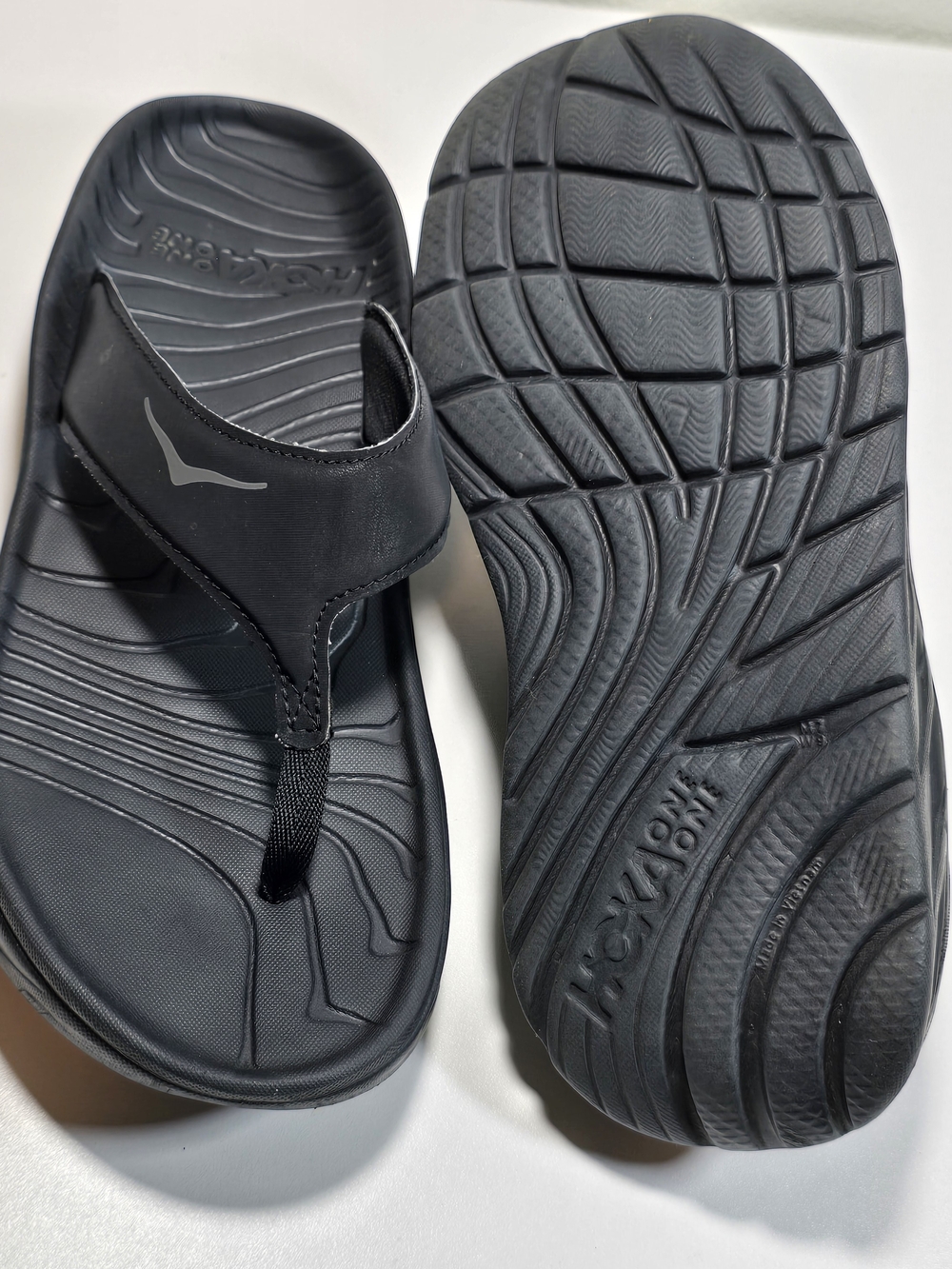 Hoka One One Black  Toe-Post Sandals unisex M7 W9